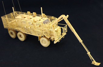Сборная модель 'BUFFALO' 6x6 MPCV w/Slat Armour Version