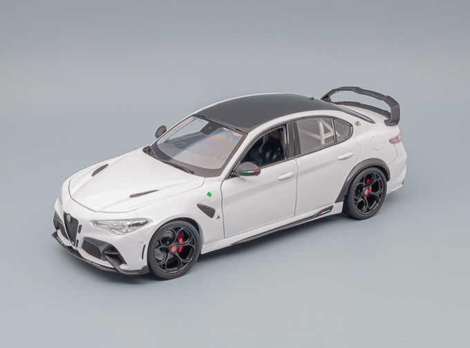 ALFA ROMEO Giulia GTAm (2020), white metallic