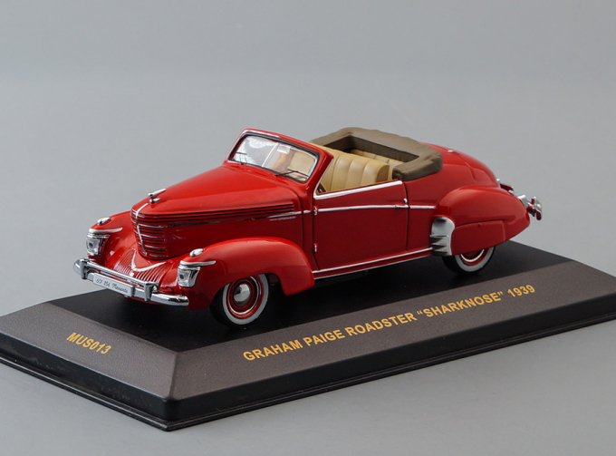 GRAHAM Paige Roadster Sharknose (1939), red