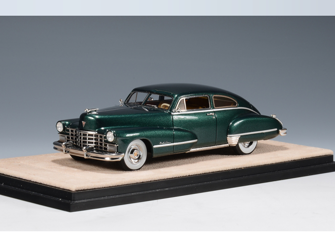 CADILLAC Series 62 Club Coupe (1947), Green Metallic