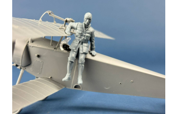 Сборная модель фигурка (не окрашшена) Французский летчик выпрыгивает из своего самолета "Nieuport"