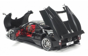 PAGANI Zonda F (2005), matt black