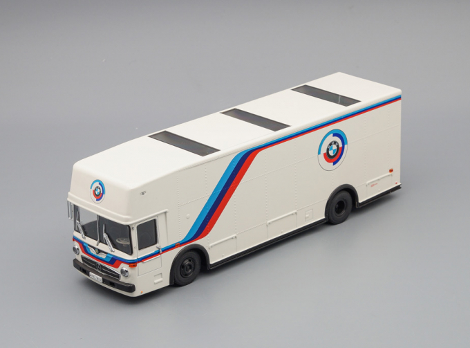 MERCEDES-BENZ Renntransporter BMW, white