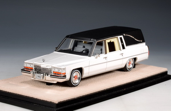 CADILLAC Superior Hearse (катафалк) (1980), White