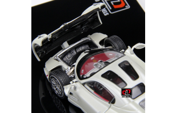 PAGANI Utopia, white