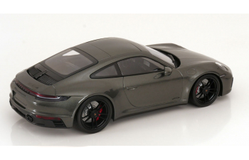 PORSCHE 911 (992) Carrera 4 GTS (2020), darkgreen-metallic