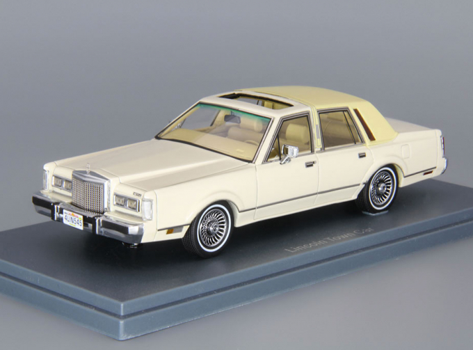 LINCOLN Towncar (1986), beige