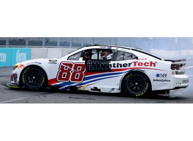 Chevrolet #88 Shane van Gisbergen *Weathertech*, white/blue/red 2025