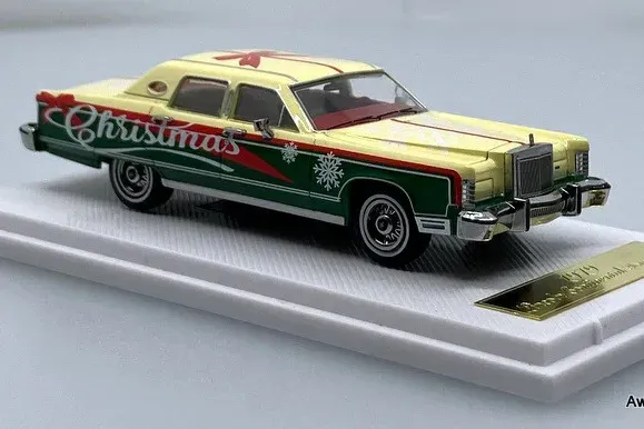 LINCOLN Continental Town Car *Christmas Speical* (1979), light champagne/dark jade