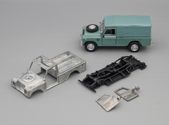 Сборная модель LAND ROVER Series 109 с тентом