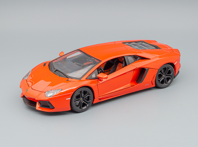 LAMBORGHINI Aventador LP700-4, orange