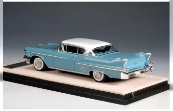 CADILLAC Coupe Deville (1958), Somerset Blue with Alpine White