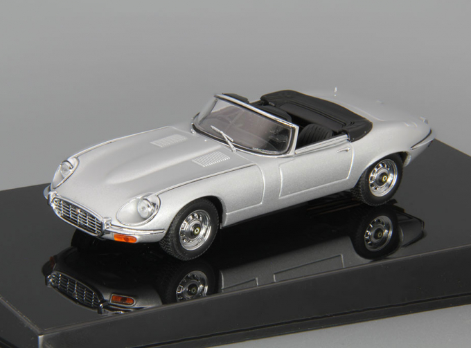 JAGUAR E-Type Roadster Series III V12, silver