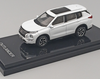 MITSUBISHI Outlander (2022), white