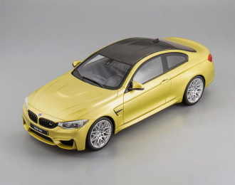 BMW M4 Competition Package (austin yellow)