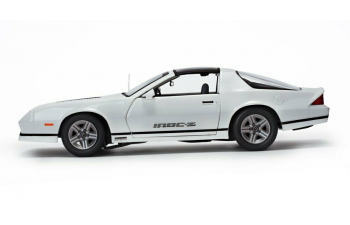 Chevrolet Camaro IROC-Z 1985 белый