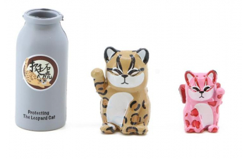 MERCEDES-BENZ G63 AMG 6x6 with Leopard Cat Family