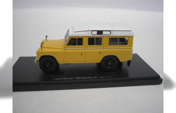 LAND ROVER 109 Series III (ochre-yellow)