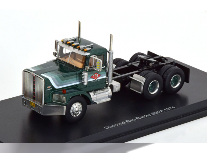 DIAMOND Reo Raider SBFA towing vehicle (1974), green metallic white