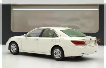 TOYOTA Crown Hybrid Royal Saloon S210 (2012), white pearl crystal shine