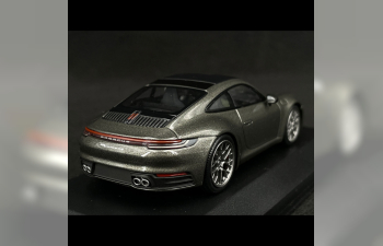 PORSCHE 911 (992) Carrera 4S, green black