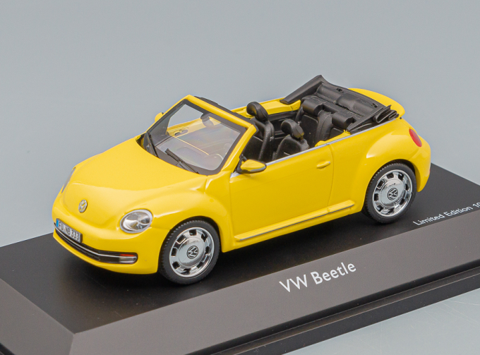 VOLKSWAGEN Beetle Convertible 2012, yellow