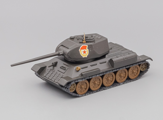 Советский танк Т-34-85, хаки