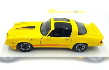 CHEVROLET Camaro Z28 T-Roof (1980), bright yellow