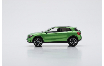 Mercedes-Benz GLA 250 2017, green