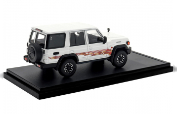 TOYOTA Land Cruiser 70 AX (2023), белый