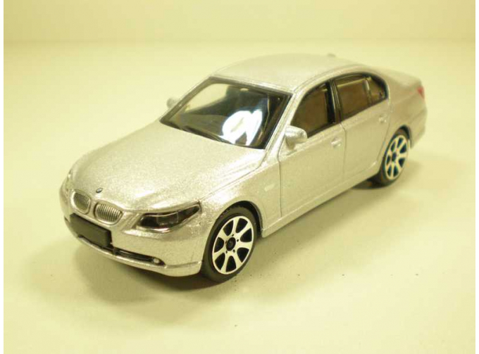 BMW 545i, silver