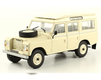 LAND ROVER Santana 109 (1975), Auto Vintage, beige