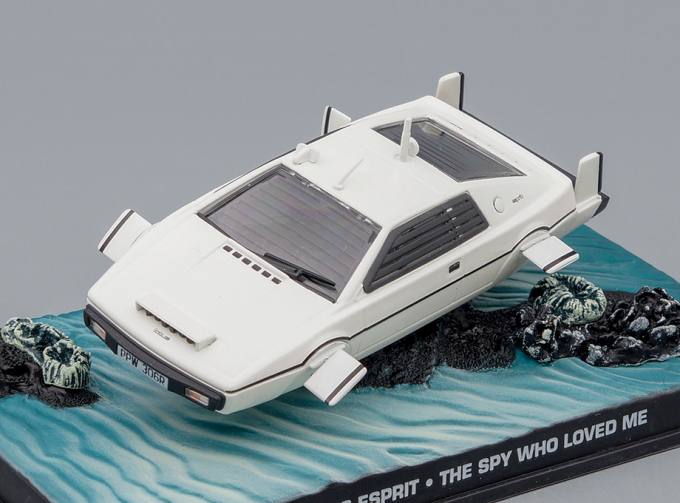 LOTUS Esprit "The Spy Who Loved Me" 1977, white