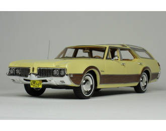 OLDSMOBILE Vista Cruiser 1969 Yellow