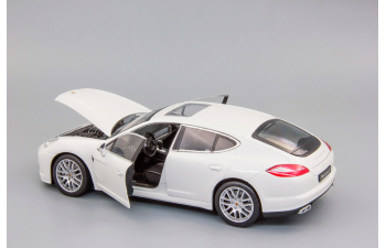 PORSCHE Panamera S (2014), white