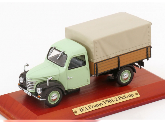 IFA Framo V901-2 Pick-Up with canvas top, lightgreen black