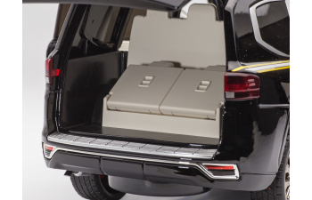 TOYOTA Land Cruiser 300 (2021), черный ( с работающим светом)