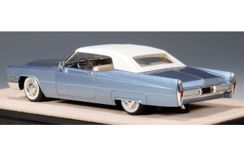 CADILLAC DE VILLE Cabriolet Closed (1967), marina blue metallic / white