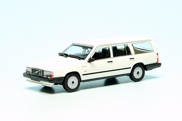 VOLVO 740 GL Break (1986), white