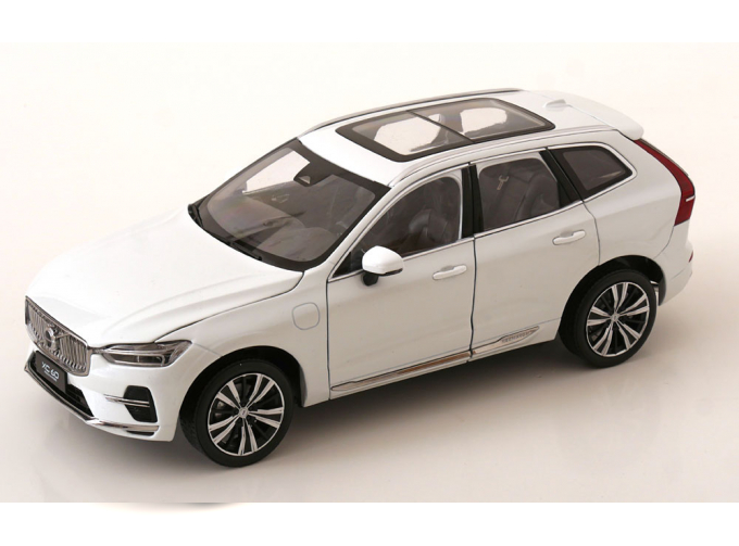 VOLVO XC60 Recharge (2022), white metallic
