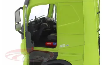 VOLVO FH Globetrotter XL, neon green