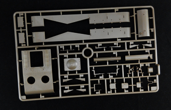Сборная модель Russian Self-Propelled Gun SU-152 (KV-14) (April,1943 Production, Early Version)