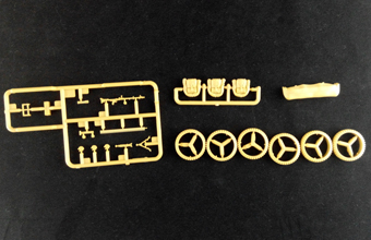 Сборная модель Mittlerer Einheits PersonenKraftwagen (m.E.Pkw)Kfz12(Early Version) & 2.8cm sPzB41 On L
