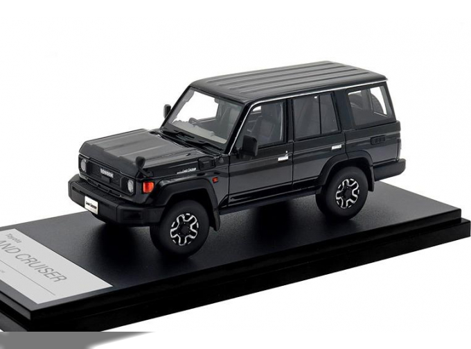 Toyota Land Cruiser 70 AX (2023), черный