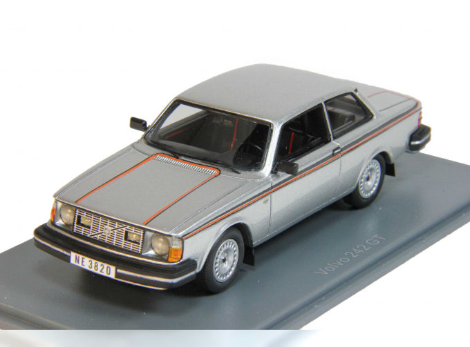 VOLVO 242GT Coupe (1975), silver