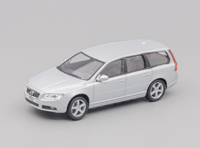 VOLVO V70 (2000), silver