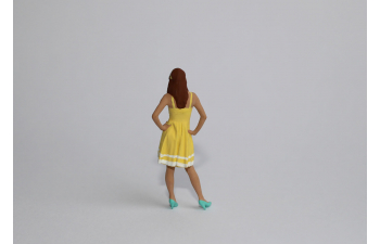 Фигурка Девушка строгая