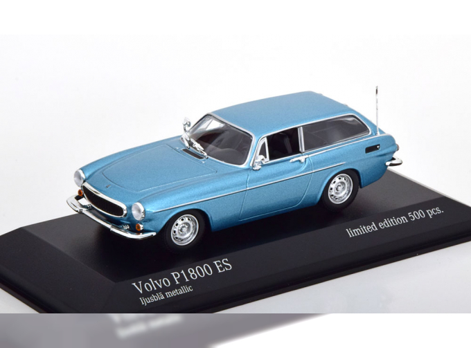 VOLVO P1800 ES (1971), light blue metallic