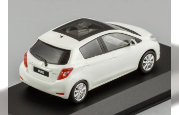 TOYOTA Yaris (2012), white