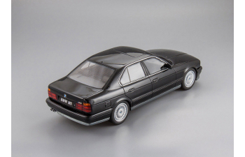 BMW E34 M5 Phase I (black)